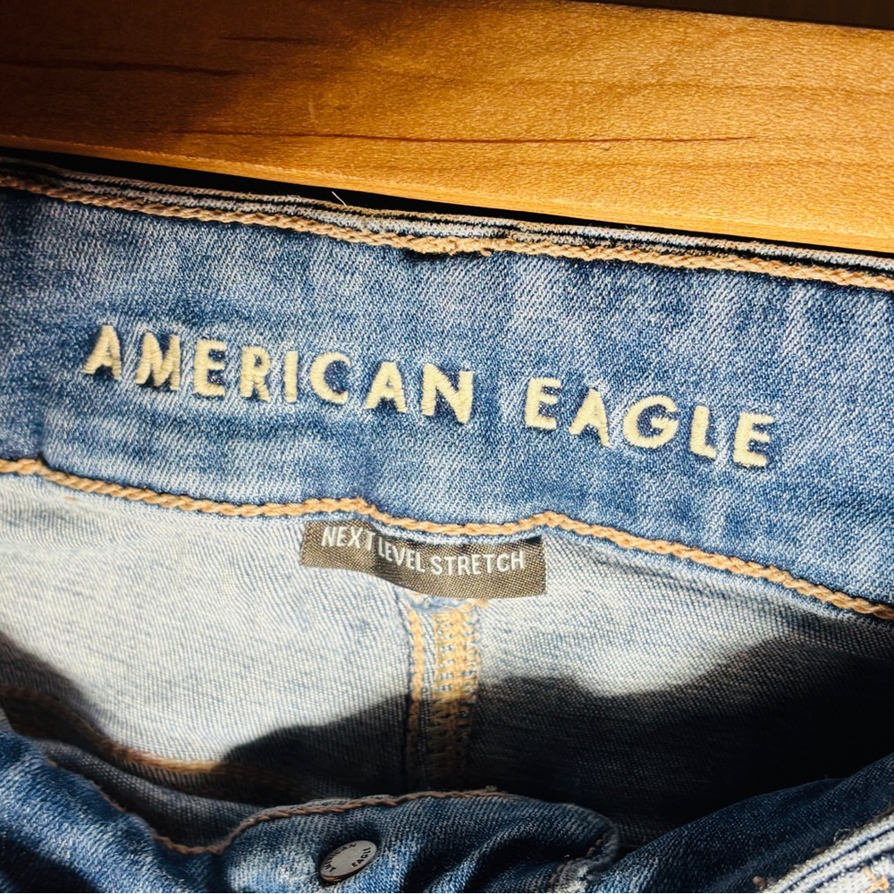 American Eagle Outfitters Light Blue Flare Jeans size 8 - Picture 4 of 5